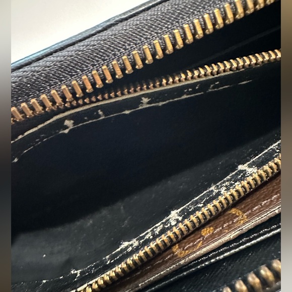 Louis Vuitton Retiro Monogram Wallet - Picture 6 of 7